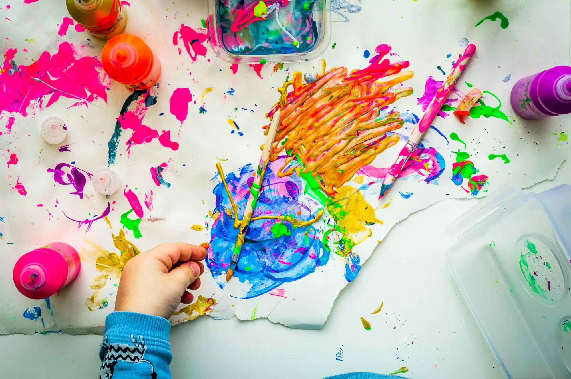 Ateliers artistiques : explorer le handicap à travers l’expression créative et la pratique artistique